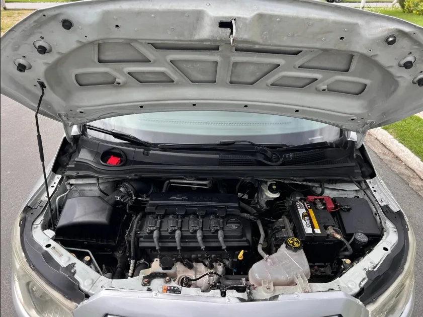 Onix Hatch LT 1.0 8V Flex Power — foto 2
