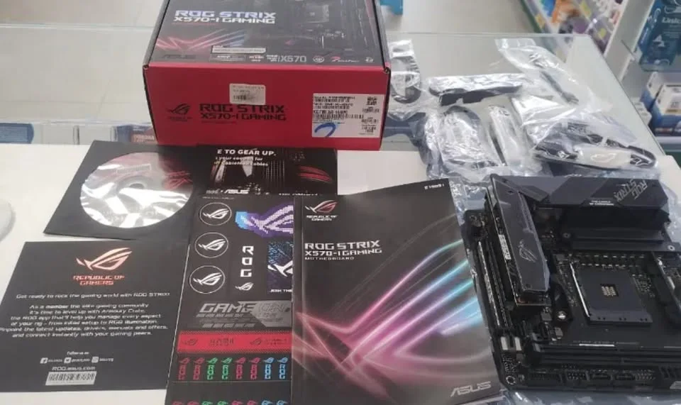 ASUS ROG STRIX X570-I GAMING AM4 (Aceito Trocas) MINI ITX — foto 2